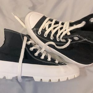 black lugged converse!!